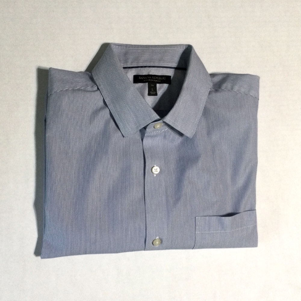 Banana Republic Mens Size Large Tall Blue and White Stripe Short Sleeved Shirt